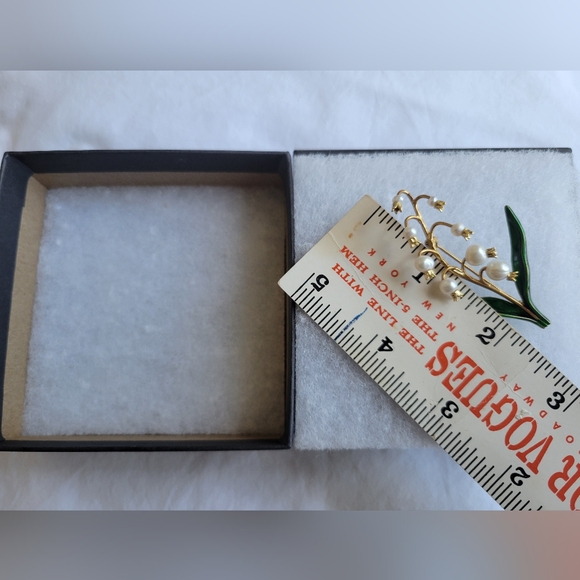 Gold and Green Lily of the Valley Brooch - Picture 3 of 6